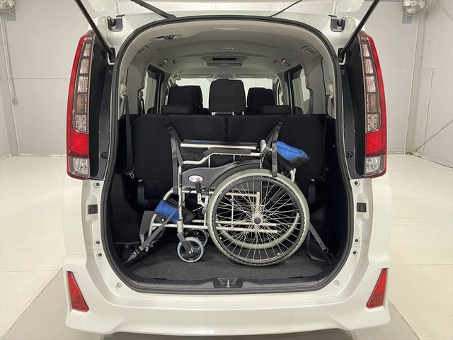 TOYOTA NOAH 2016 Image 31