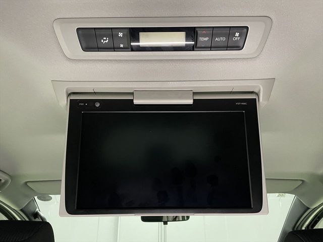 TOYOTA NOAH 2016 Image 31