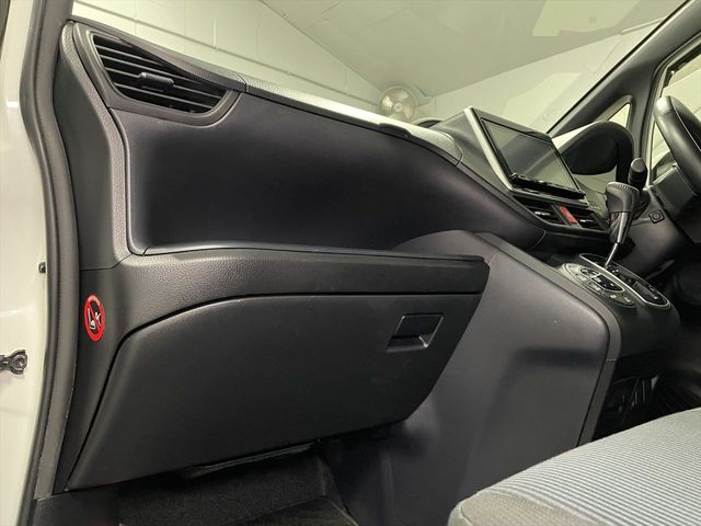 TOYOTA NOAH 2016 Image 31