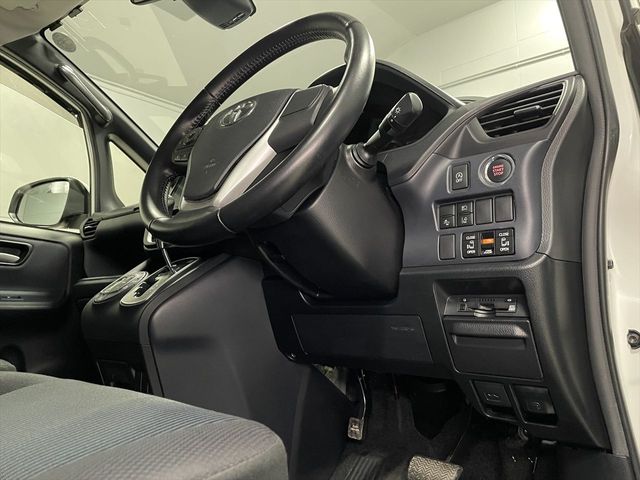 TOYOTA NOAH 2016 Image 31