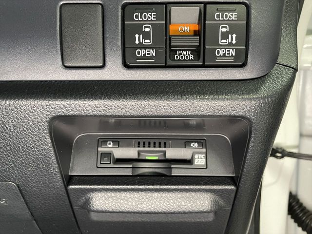 TOYOTA NOAH 2016 Image 31