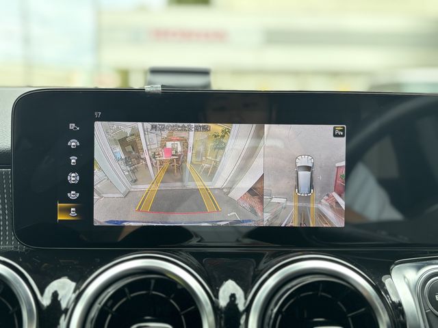 MERCEDES BENZ GLB 2021 Image 31