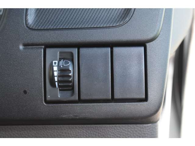 ISUZU ELF 2023 Image 31