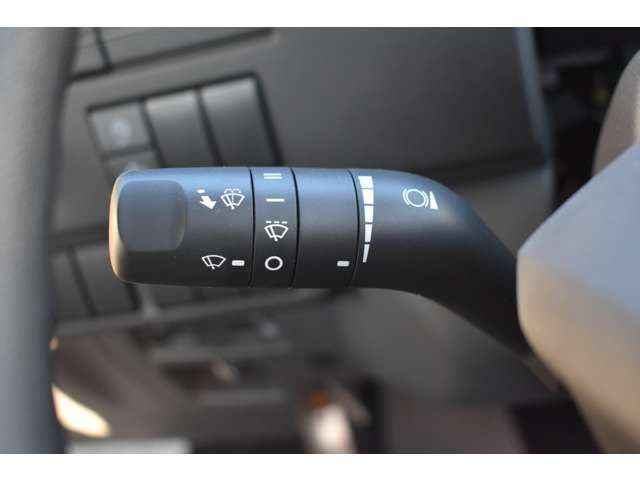 ISUZU ELF 2023 Image 31