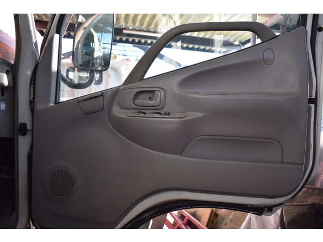 HINO DUTRO 2005 Image 31