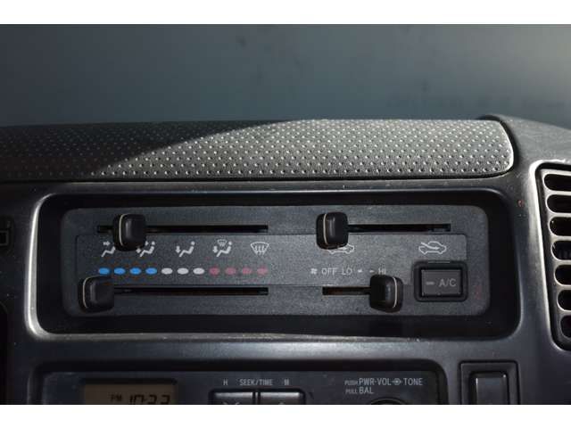 HINO DUTRO 2005 Image 31