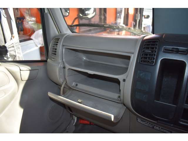 HINO DUTRO 2005 Image 31