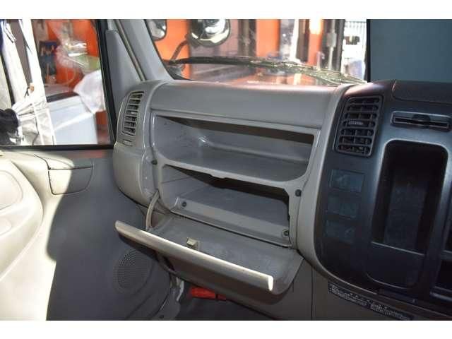 HINO DUTRO 2005 Image 31