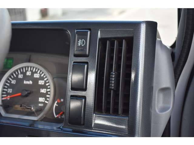 ISUZU ELF 2018 Image 31