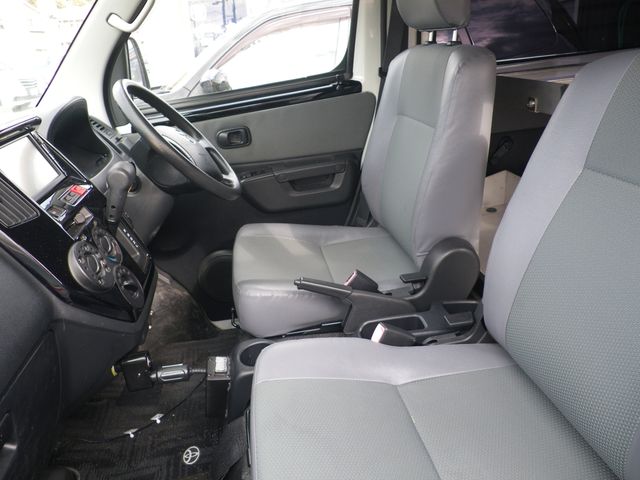 TOYOTA LITEACE VAN 4WD 2015 Image 31