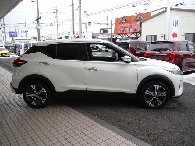 NISSAN KICKS 2023 Image 31