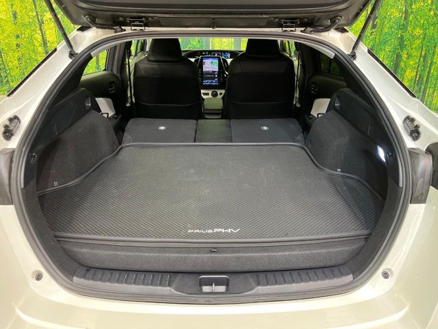 TOYOTA PRIUS PHV 2017 Image 31