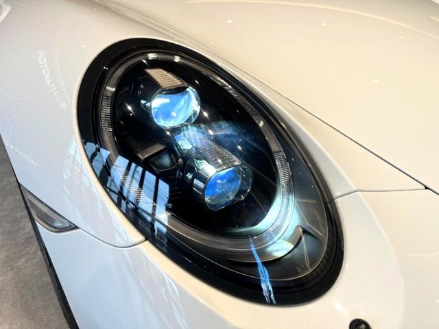 PORSCHE 911 2018 Image 31