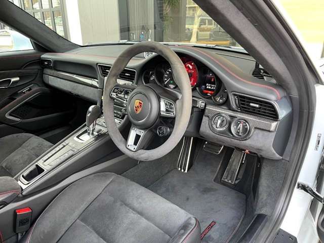 PORSCHE 911 2018 Image 31