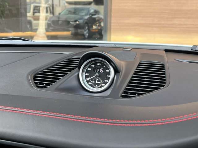 PORSCHE 911 2018 Image 31