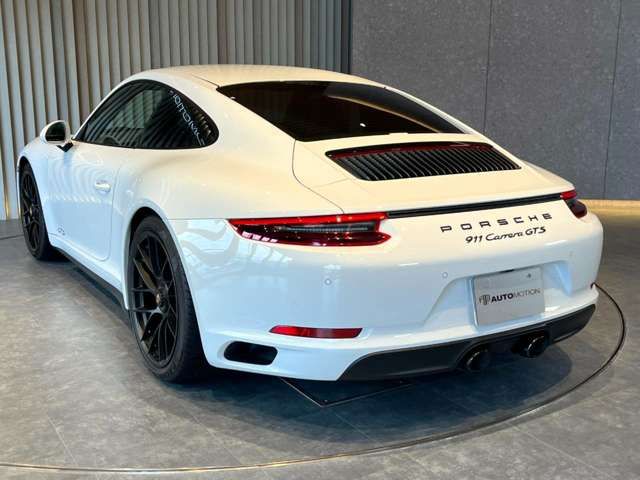 PORSCHE 911 2018 Image 31