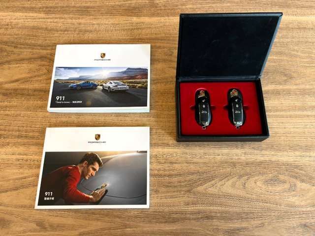 PORSCHE 911 2018 Image 31