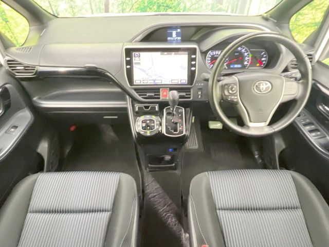TOYOTA VOXY 2017 Image 31