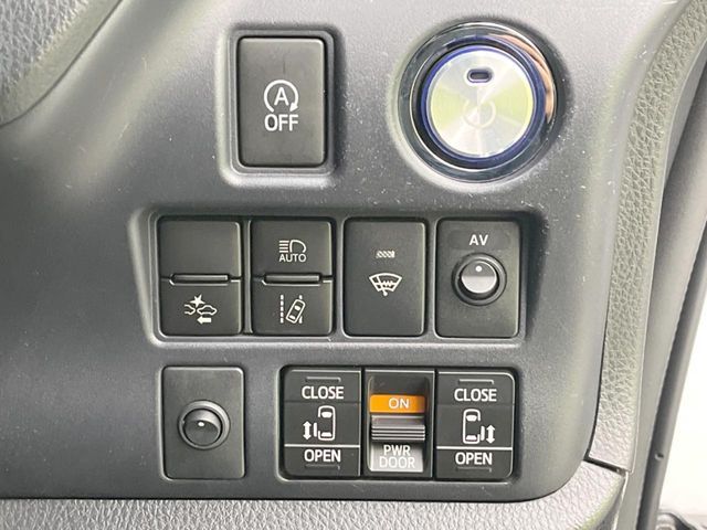 TOYOTA VOXY 2017 Image 31