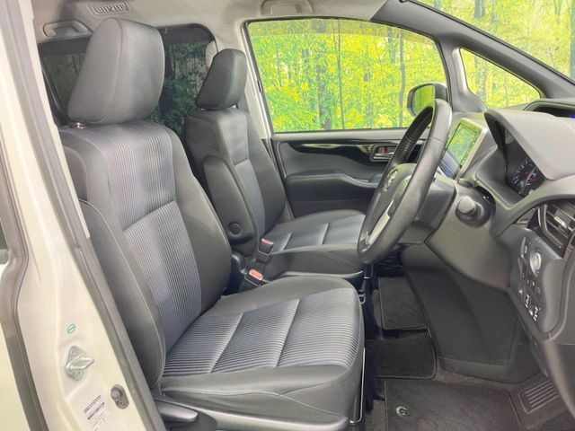 TOYOTA VOXY 2017 Image 31