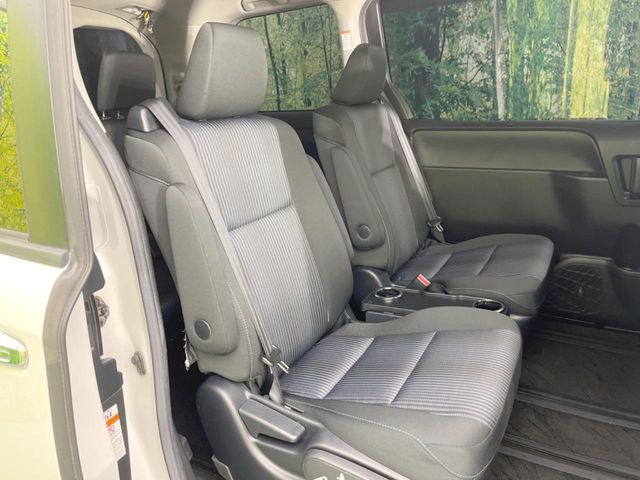 TOYOTA VOXY 2017 Image 31