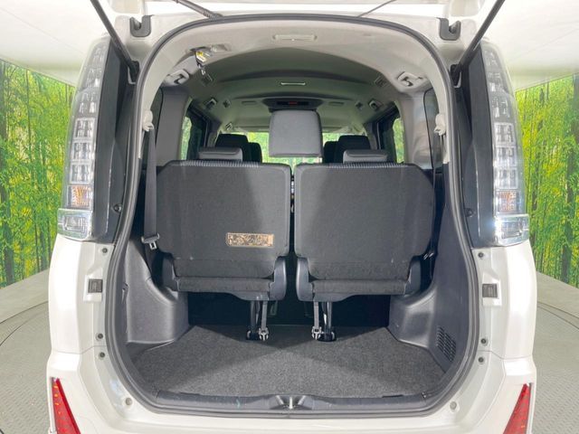 TOYOTA VOXY 2017 Image 31