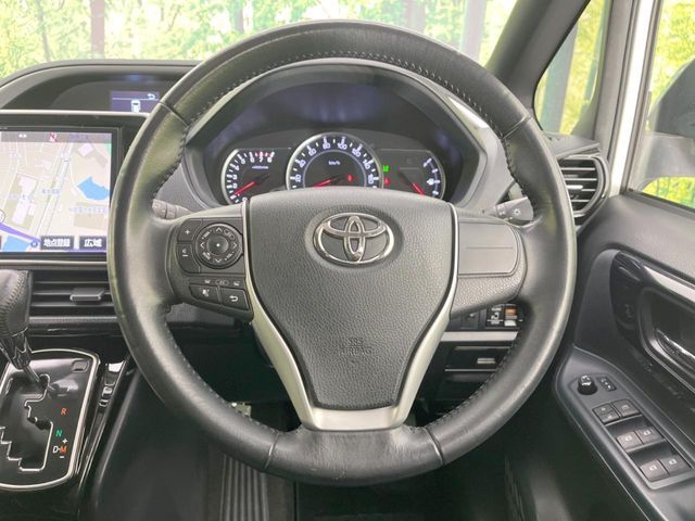 TOYOTA VOXY 2017 Image 31