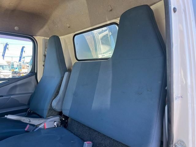 MITSUBISHI CANTER 2016 Image 31