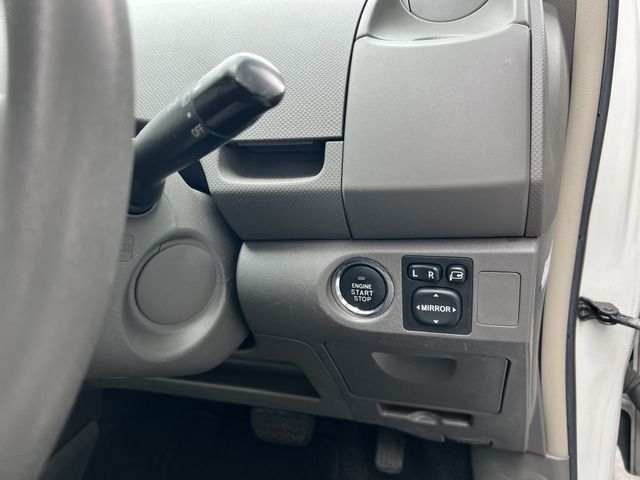 TOYOTA VITZ 2008 Image 31