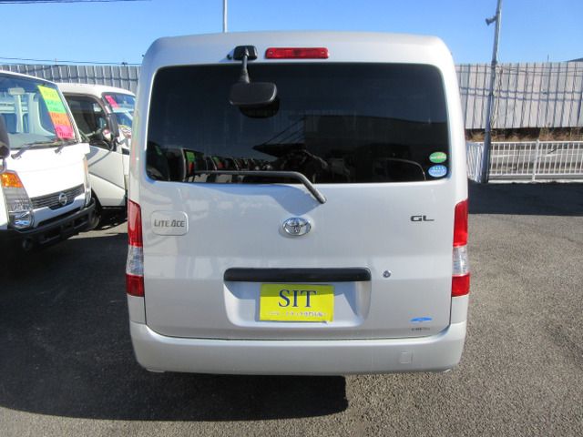 TOYOTA LITEACE VAN 2WD 2018 Image 31