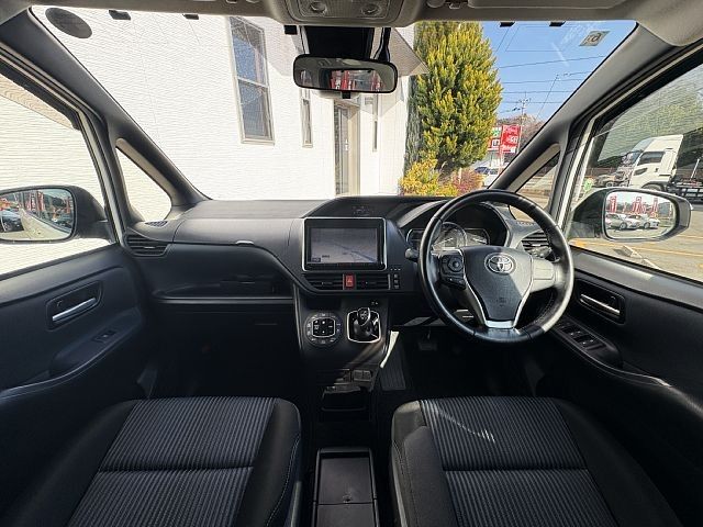 TOYOTA VOXY HYBRID 2016 Image 31