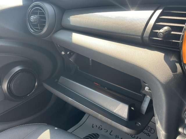 BMW MINI COOPER 5DOOR 2019 Image 31