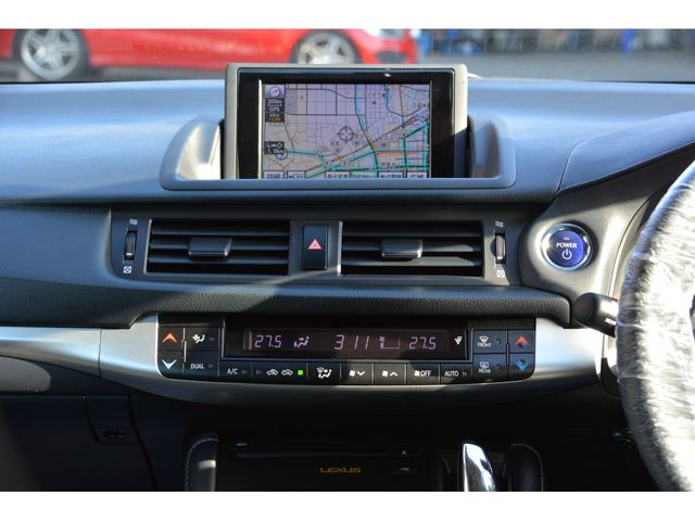 TOYOTA LEXUS CT200H 2011 Image 31