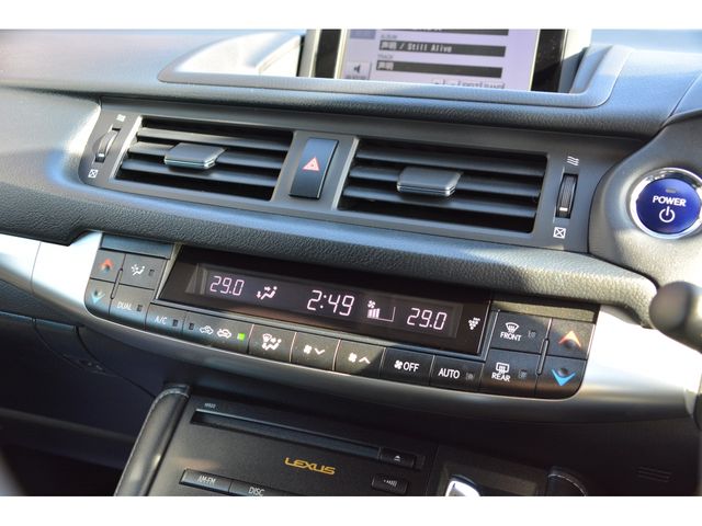 TOYOTA LEXUS CT200H 2011 Image 31