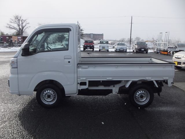 DAIHATSU HIJET TRUCK 4WD 2022 Image 31