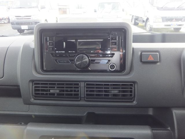 DAIHATSU HIJET TRUCK 4WD 2022 Image 31