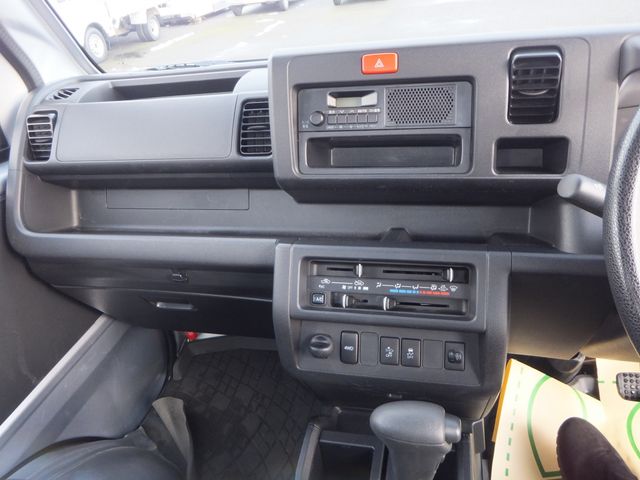 DAIHATSU HIJET TRUCK 4WD 2019 Image 31