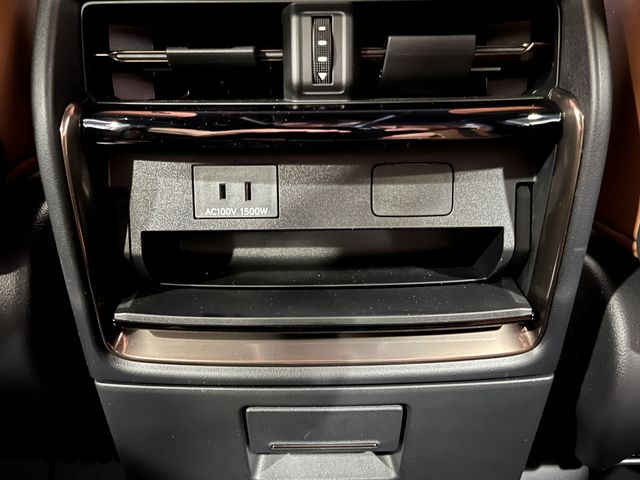 TOYOTA VELLFIRE  HYBRID 4WD 2023 Image 31