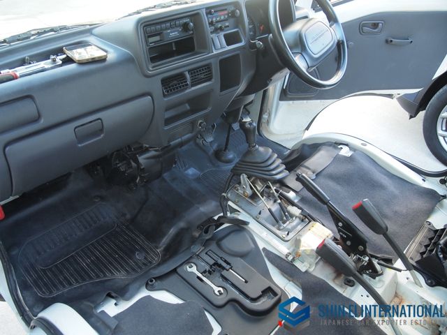 SUBARU SAMBAR TRUCK 4WD 2000 Image 31