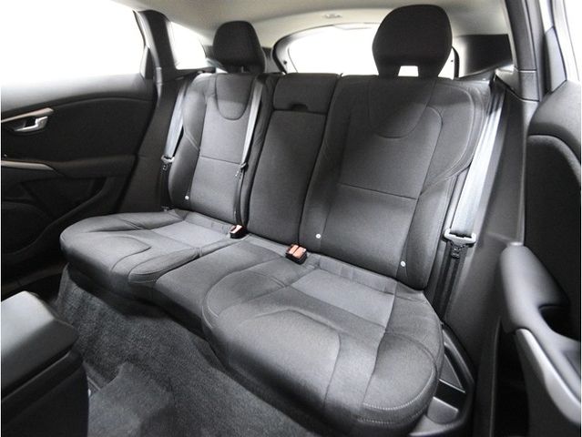 VOLVO V40 2018 Image 31