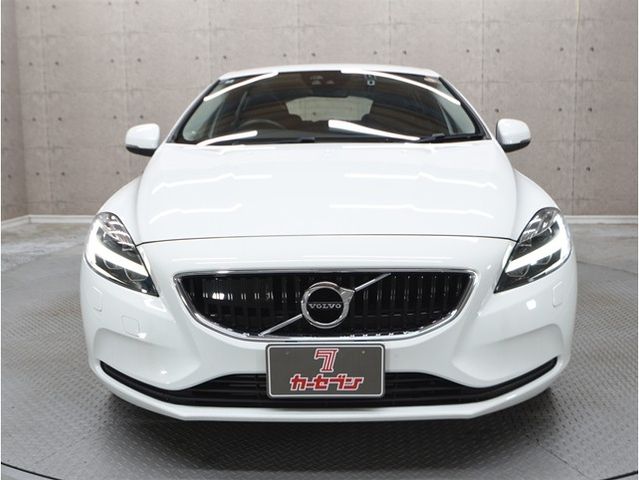 VOLVO V40 2018 Image 31