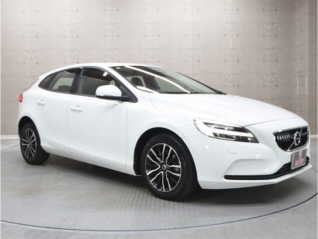 VOLVO V40 2018 Image 31