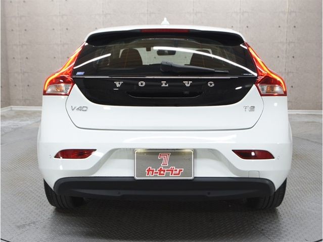 VOLVO V40 2018 Image 31