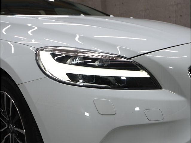 VOLVO V40 2018 Image 31