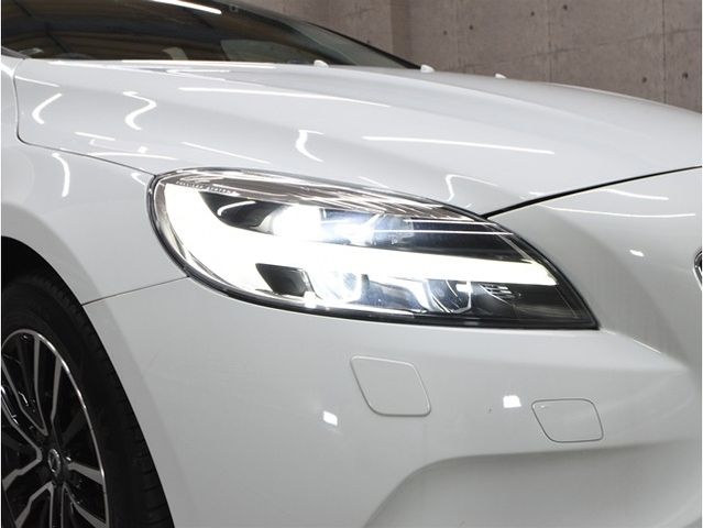 VOLVO V40 2018 Image 31