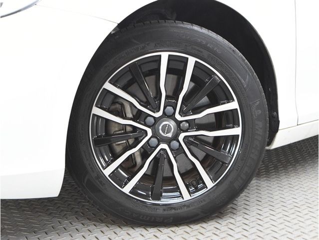 VOLVO V40 2018 Image 31