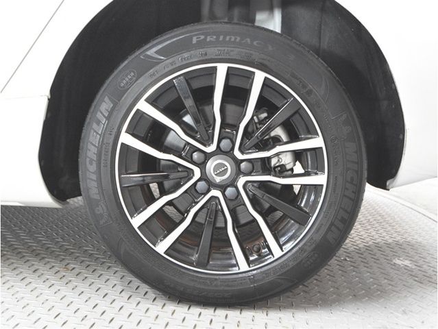 VOLVO V40 2018 Image 31