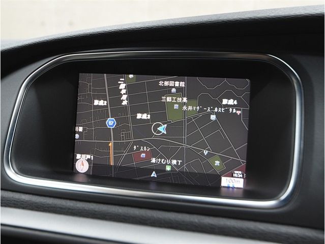 VOLVO V40 2018 Image 31