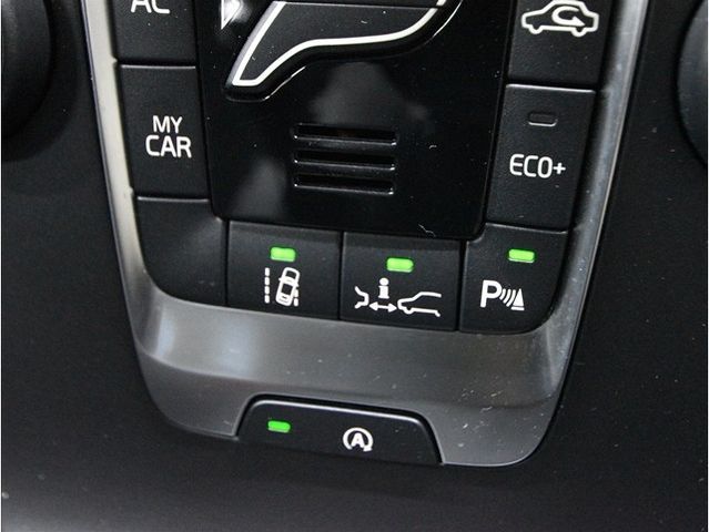 VOLVO V40 2018 Image 31