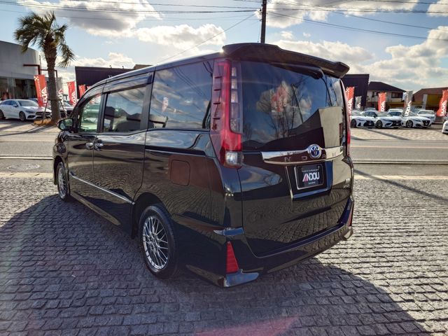 TOYOTA NOAH HYBRID 2016 Image 31